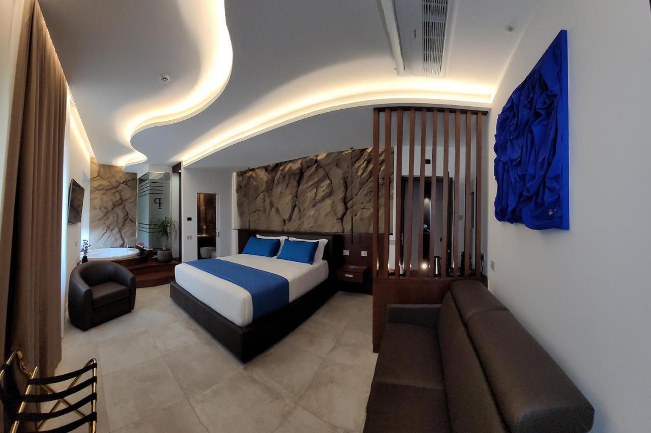 Palazzo Ferrucci Luxury Suites Cagliari Bagian luar foto
