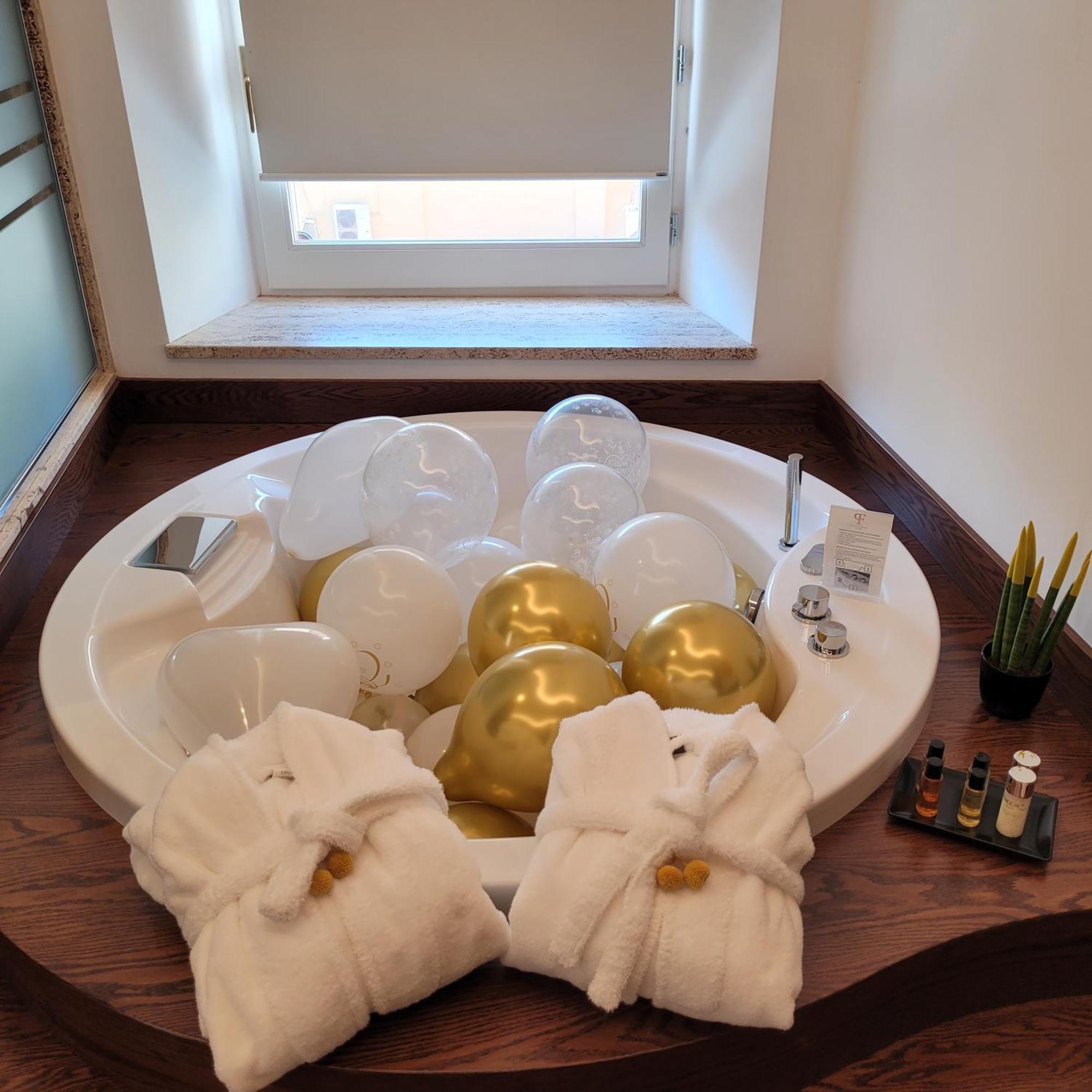 Palazzo Ferrucci Luxury Suites Cagliari Bagian luar foto